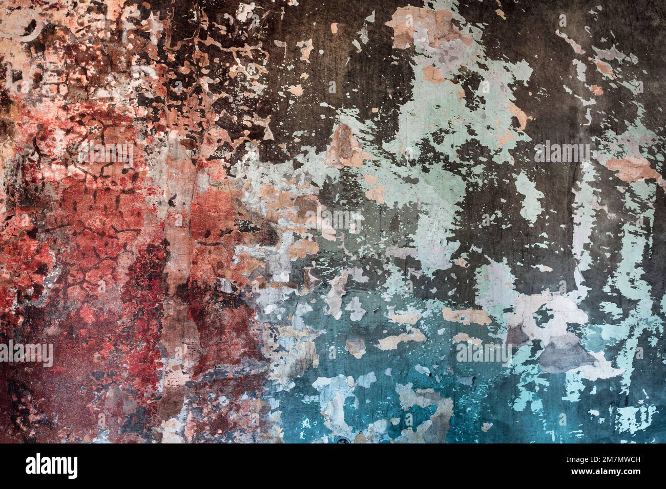 Italie, Vénétie, mur avec peinture pelée sur un site industriel abandonné Banque D'Images