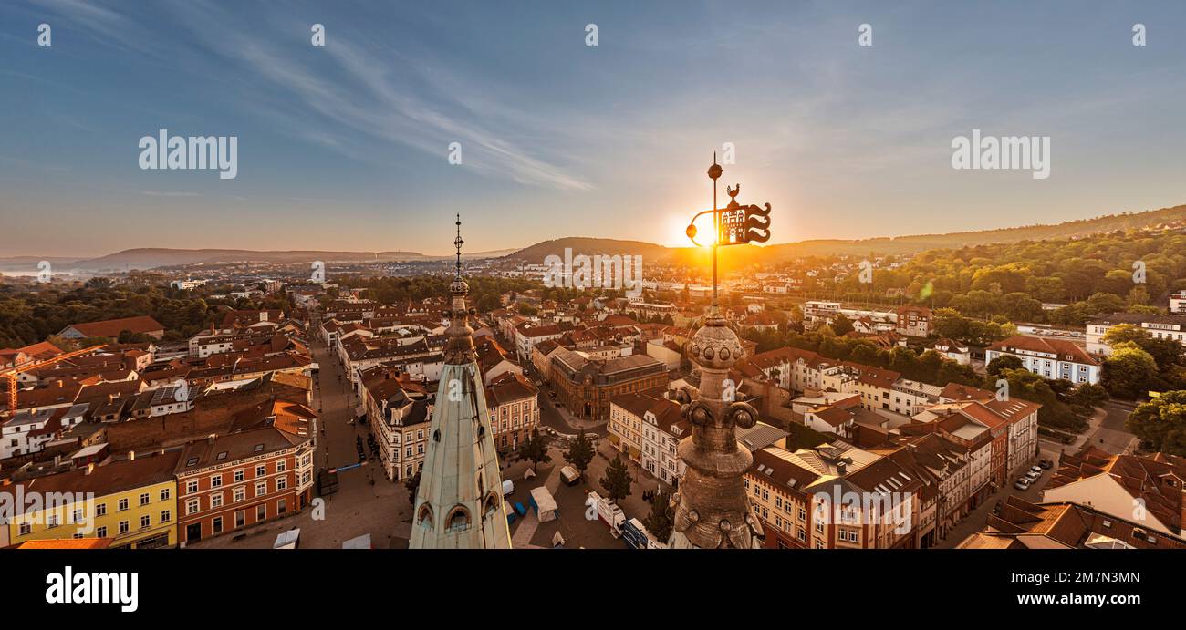 Allemagne, Thuringe, Meiningen, clochers d'église, girouette, eglise, notre Dame, ville, vue d'ensemble, lever du soleil, rétroéclairage, photo aérienne, photo panoramique Banque D'Images