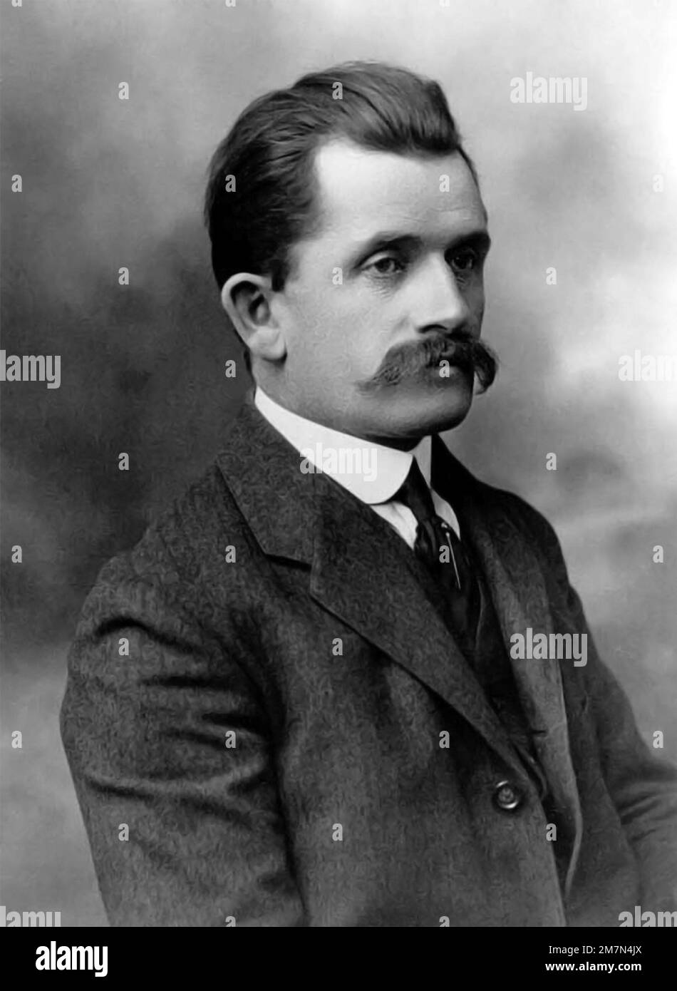 Porsche Ferdinand. Portrait du moteuriste automobile et fondateur de Porsche AG, Ferdinand Porsche (1875-1951), en tant que jeune homme, vers 1905 Banque D'Images