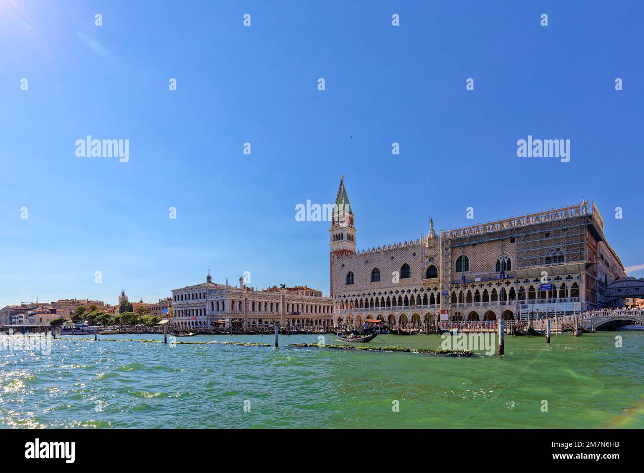 Venise, Grand Canal, Palais des Doges, construit au 11th siècle. À côté du Campanile de San Marco, Banque D'Images