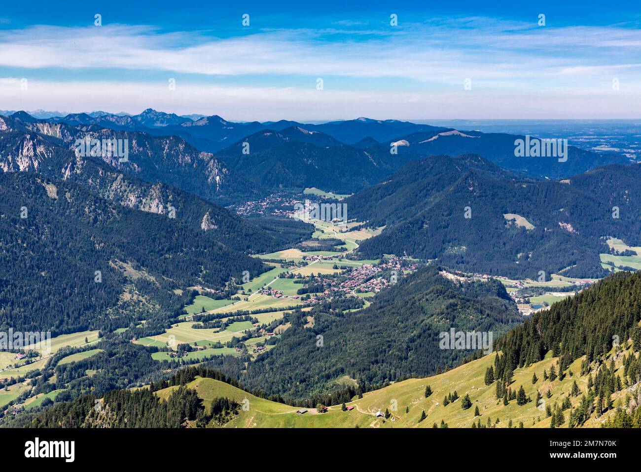 Vue sur Spitzingalmen, contreforts alpins bavarois arrière, Fischbachau, Schliersee Neuhaus, Schliersee, région de Wendelstein, Bayrischzell, haute-Bavière, Bavière, Allemagne, Europe Banque D'Images