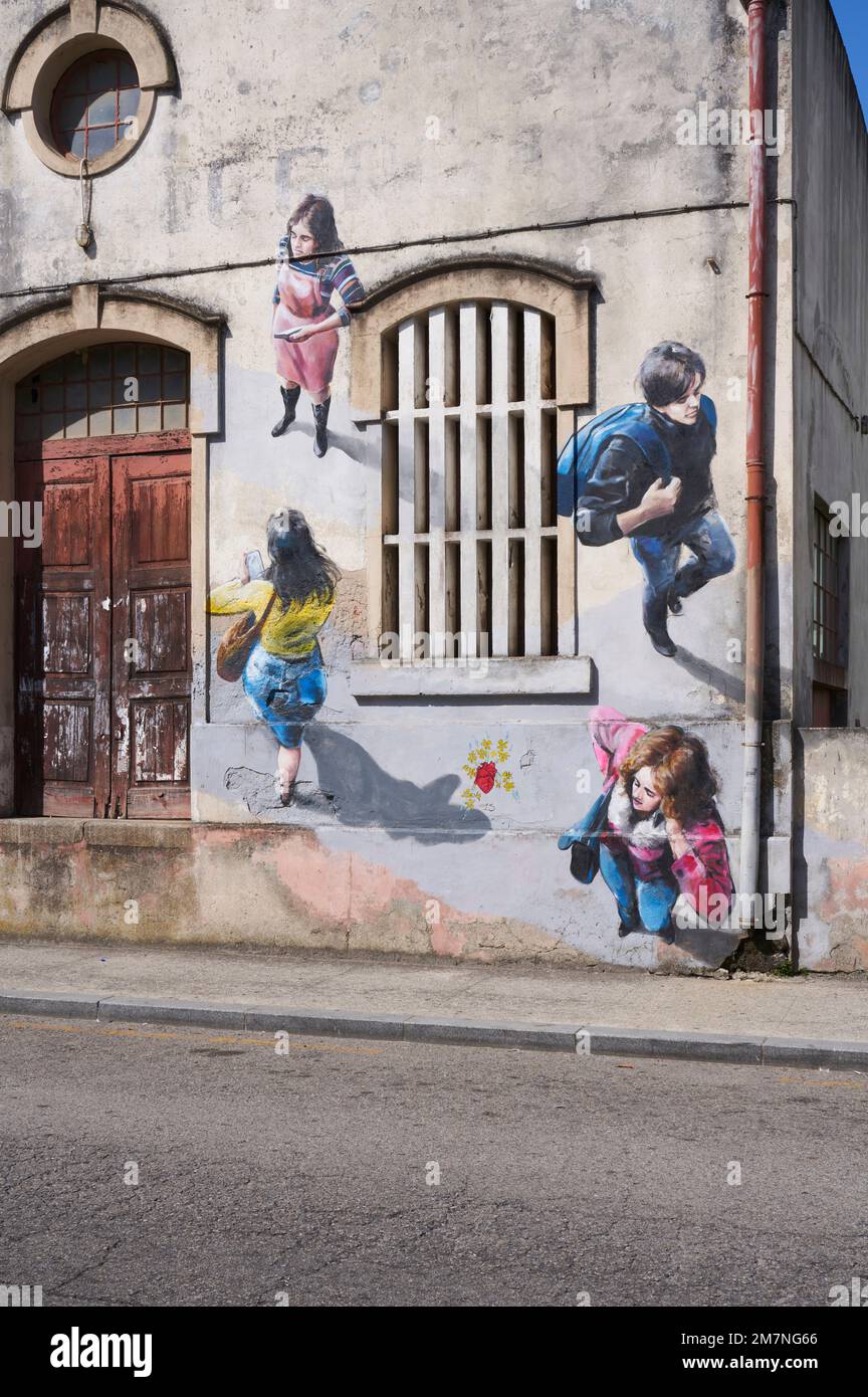 3D graffiti de 4 personnes sur le mur Aveiro, Portugal Banque D'Images