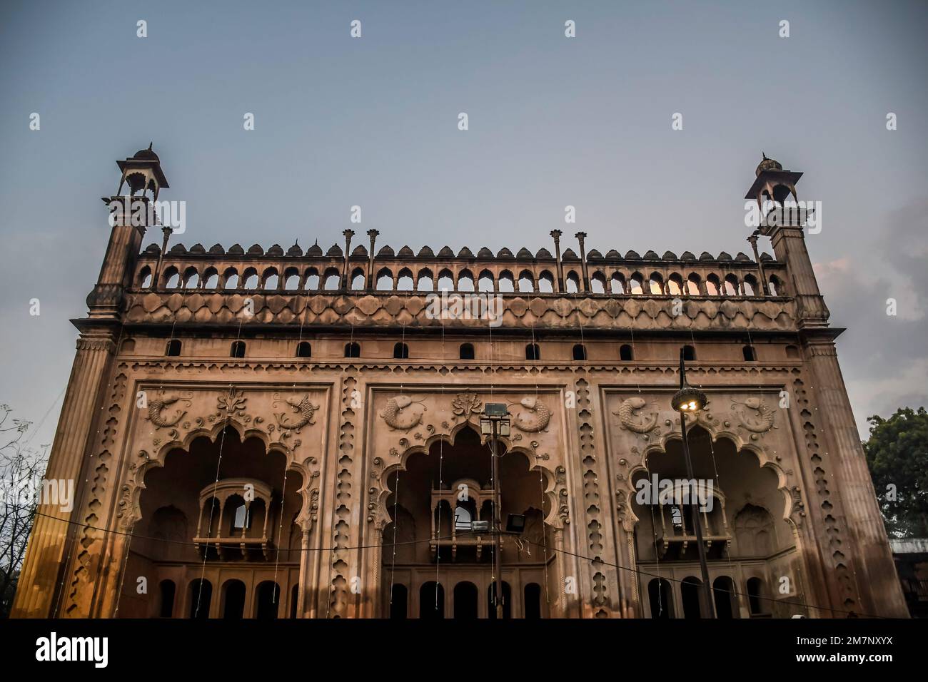 Bara Imambara ou Asfi Imambara est un monument célèbre dans Lucknow Inde créé par Nawab d'Awadh Asaf UD Daula Banque D'Images