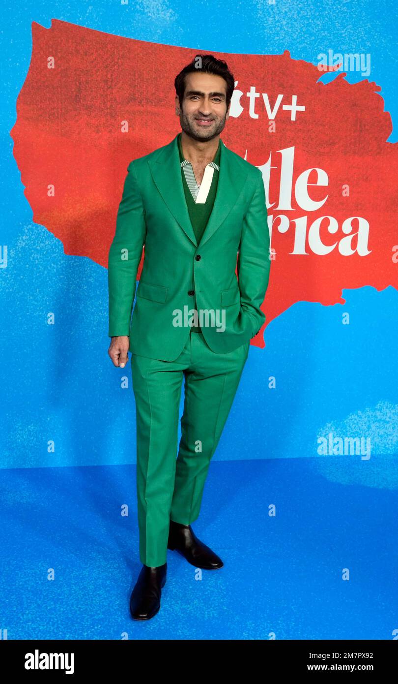 Kumail Nanjiani, an executive producer of "Little America," poses at the season two premiere of the Apple TV+ series, Monday, Dec. 5, 2022, in West Hollywood, Calif. (AP Photo/Chris Pizzello) Banque D'Images