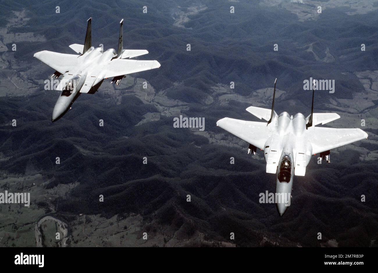 VUE aérienne de deux avions F15 Eagle. Base Clark Air base État