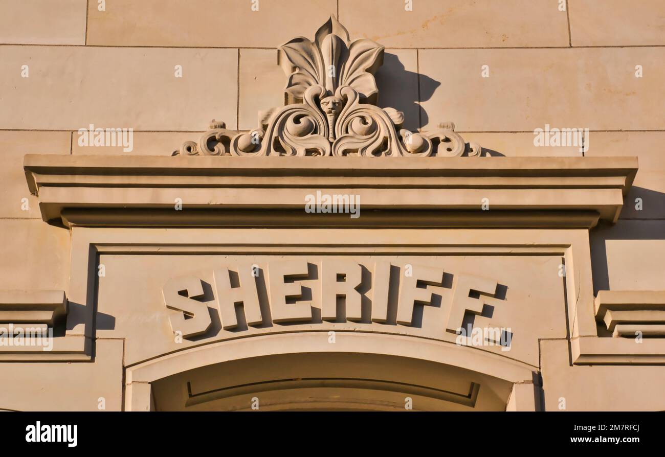 Panneau Sheriff sur le palais de justice Banque D'Images