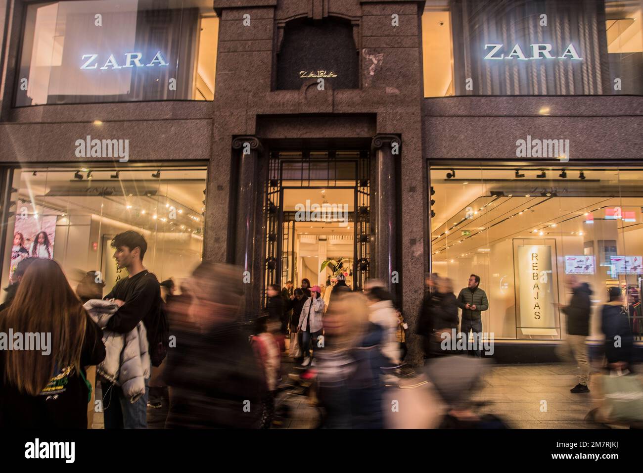 Zara, le magasin Inditex par excellence, fait constamment les gros titres.  Il y a tout juste un mois, elle a ouvert son magasin phare au milieu de la  Calle Juan de Austria,