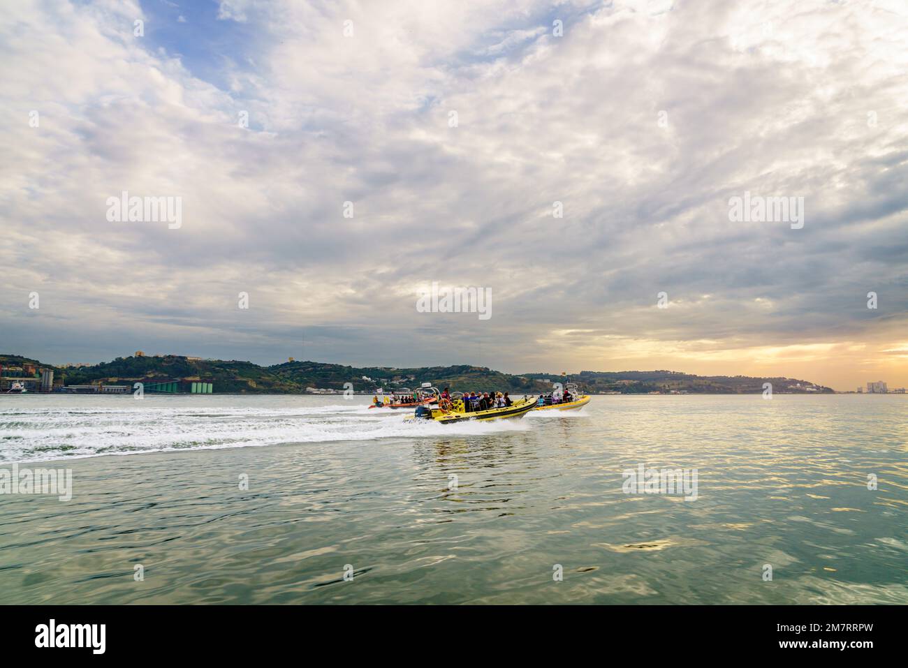 Lisbonne, Portugal, 26 octobre 2016 : croisière en hors-bord sur le Tage à Lisbonne, Portugal Banque D'Images