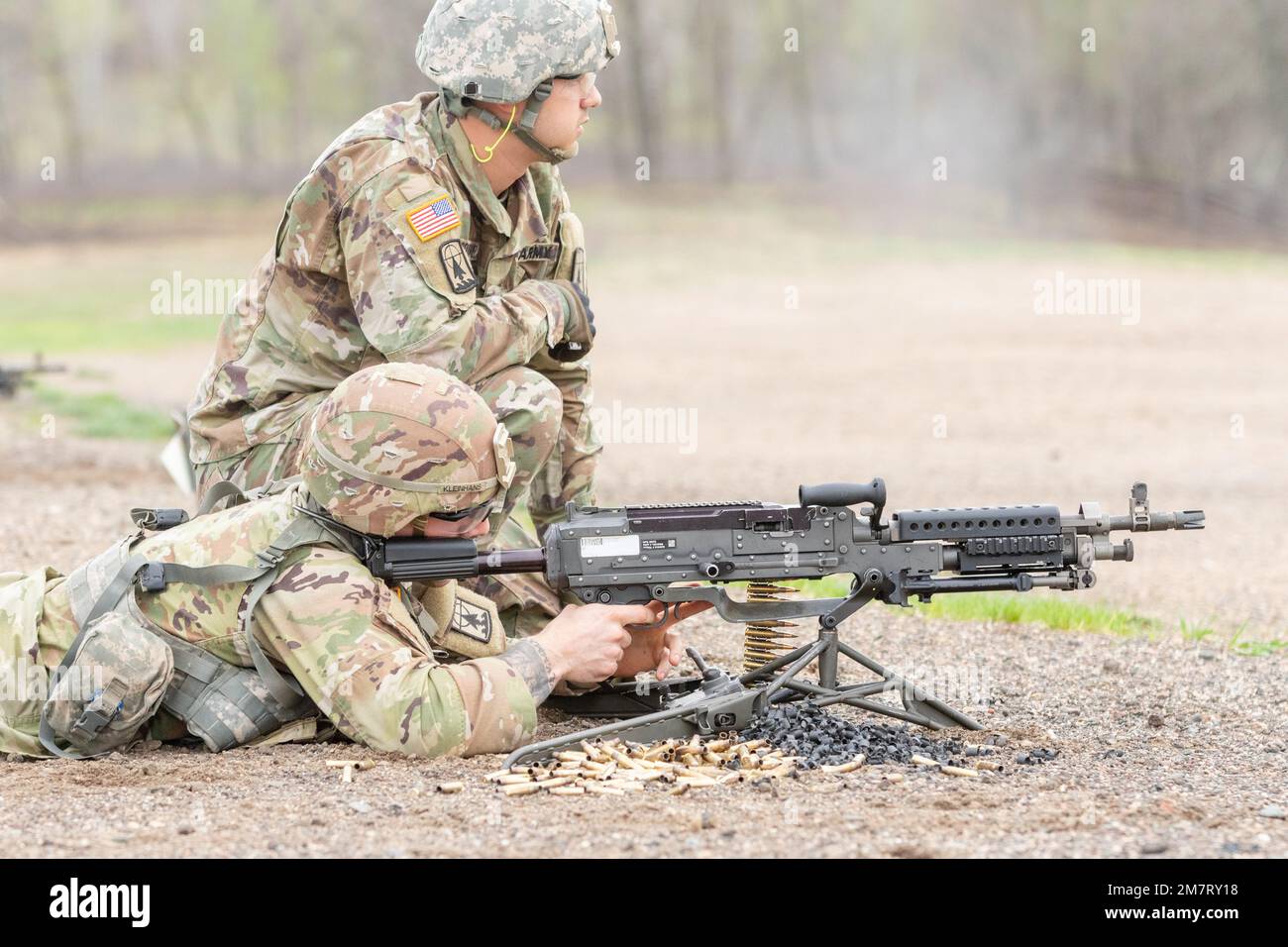 Le Sgt Joshua Kleinhans de Kiel, Wisconsin, un spécialiste de la lutte contre les incendies de la batterie B de la Garde nationale du Wisconsin, 1st Bataillon, 121st Régiment d’artillerie de campagne, tire une mitrailleuse de M240B lors de la 11-15 mai 2022 de compétition du meilleur guerrier de la région IV au Camp Ripley, Minnesota. La compétition annuelle teste les compétences militaires, la force physique et l'endurance des meilleurs soldats et officiers non commissionnés du Minnesota, du Wisconsin, de l'Iowa, de l'Illinois, du Michigan, Indiana et Ohio National Guards. Les gagnants participeront à la compétition de la Garde nationale sur 20-30 juillet 2022, au camp Banque D'Images