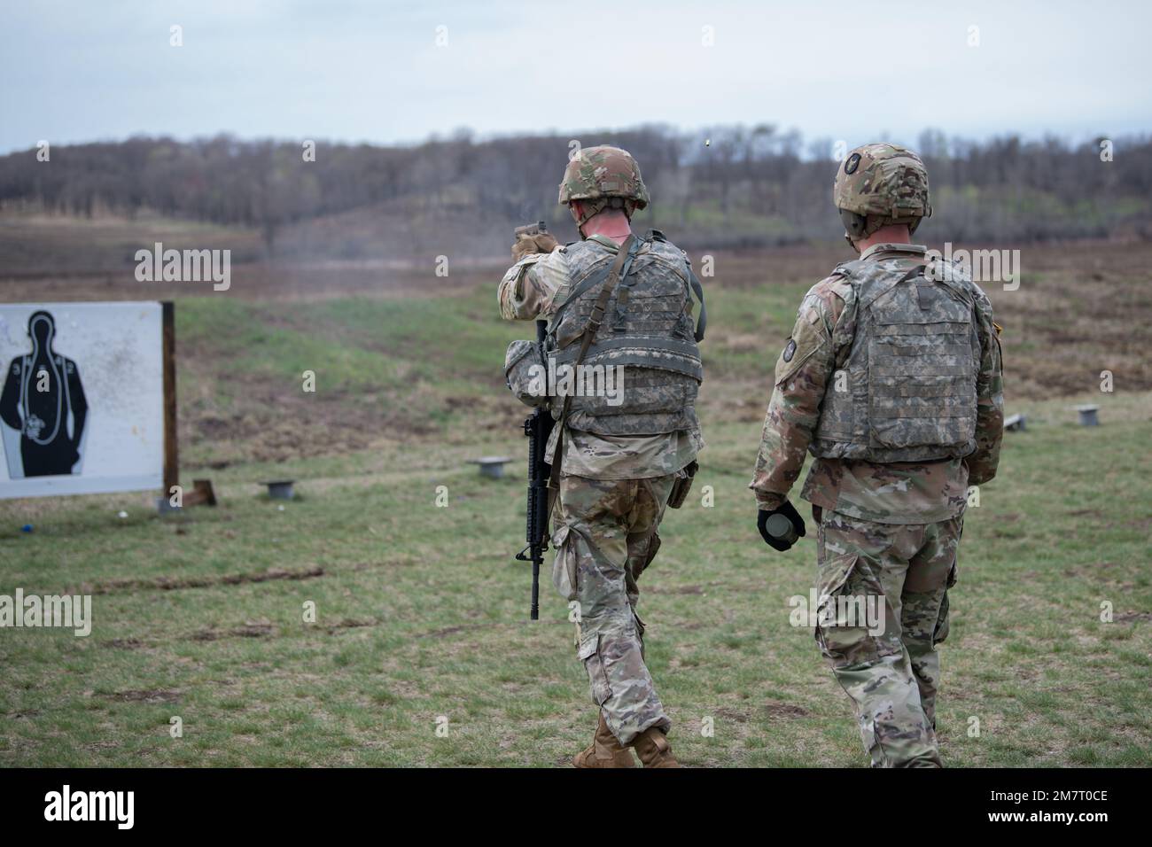 Douze soldats de la Garde nationale sont en compétition dans le 11-15 mai 2022 de compétition des meilleurs guerriers de la région IV, au Camp Ripley, au Minnesota. La compétition annuelle teste les compétences militaires, la force physique et l'endurance des meilleurs soldats et officiers non commissionnés du Minnesota, du Wisconsin, de l'Iowa, de l'Illinois, du Michigan, Indiana et Ohio National Guards. Les gagnants participeront à la compétition de la Garde nationale sur 20-30 juillet 2022, au camp Smyrna, Tennessee. (Photo de la Garde nationale du Minnesota par le sergent d'état-major Sydney Mariette.) Banque D'Images