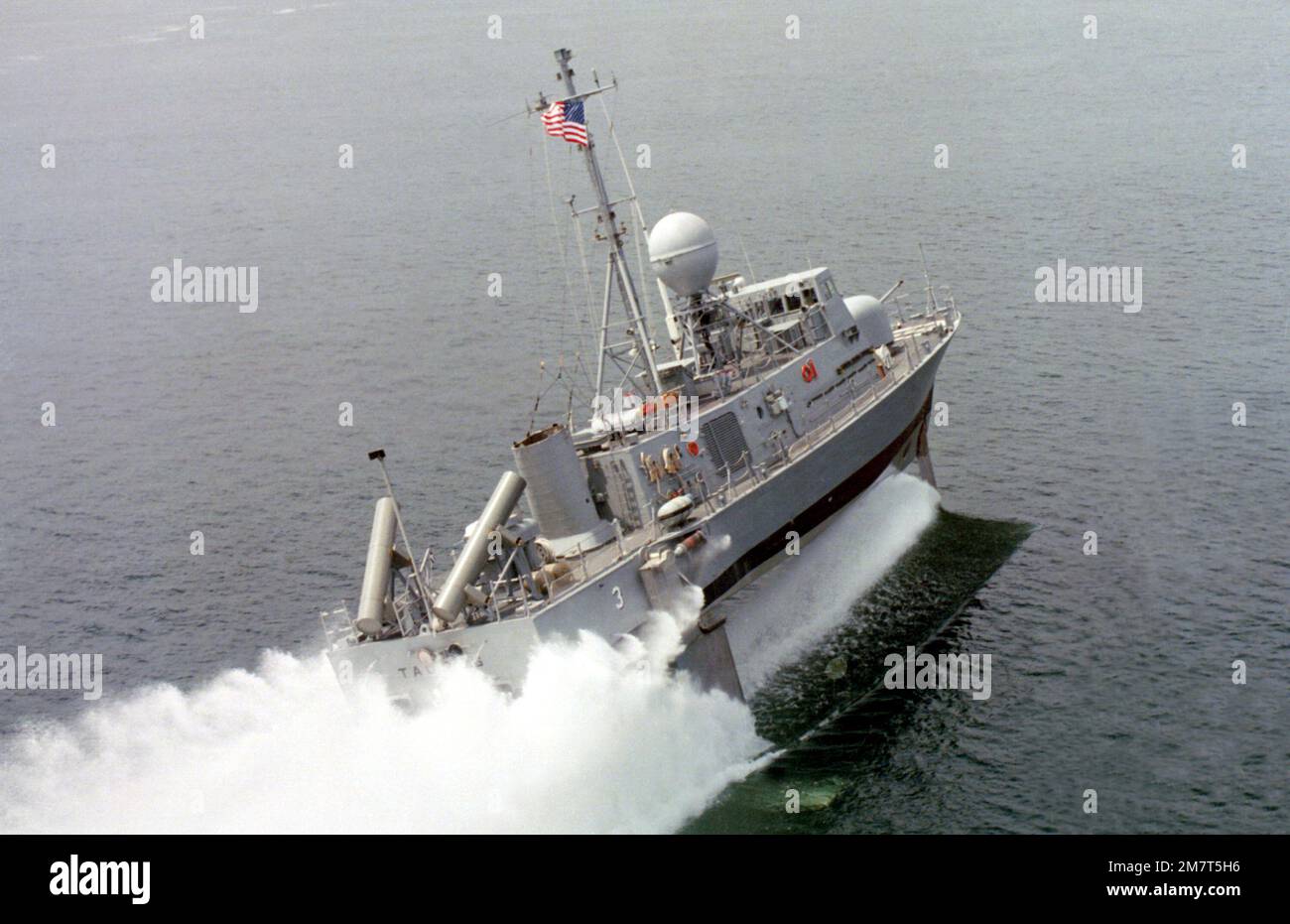 Une vue à tribord du combattant de la patrouille de missiles guidés (hydrofoil) TAURUS (PHM-3) en cours sur ses hydrofoils. Le navire a été construit par Boeing Marine Systems. Base: Puget Sound État: Washington (WA) pays: Etats-Unis d'Amérique (USA) Banque D'Images