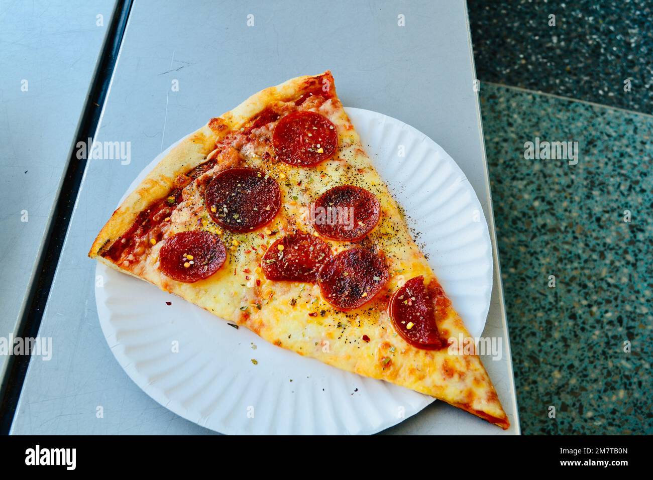 Une pizza fraîche de New York. Banque D'Images