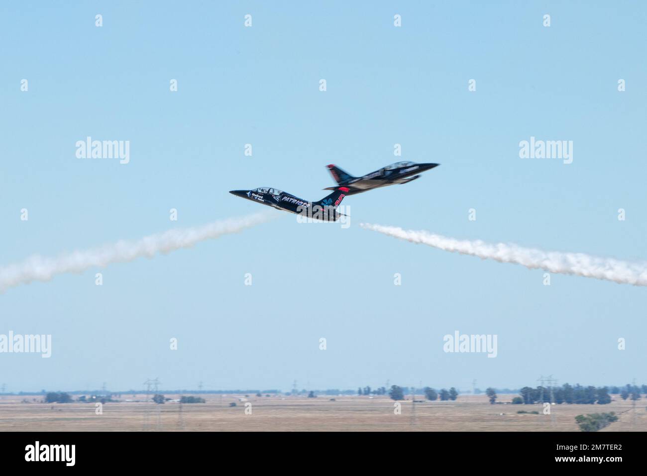 L'équipe de jet des Patriots se produit lors de la répétition du spectacle aérien à la base aérienne de Travis, en Californie, au 13 mai 2022. La répétition des spectacles aériens a permis aux employés du ministère de la Défense et à leurs familles de voir le spectacle aérien et l'affichage complet des capacités à la base aérienne de Travis. Banque D'Images