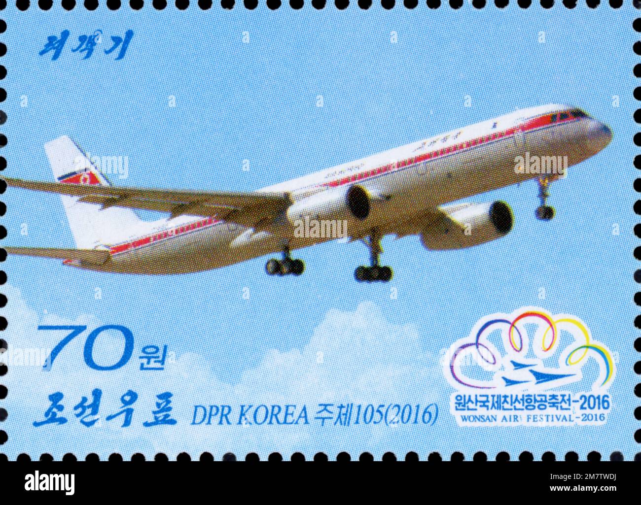 Timbre-poste nord-coréen de 2016 représentant un avion de passagers Air Koryo tu-204 pour le festival international de l'amitié aérienne de Wonsan. Banque D'Images