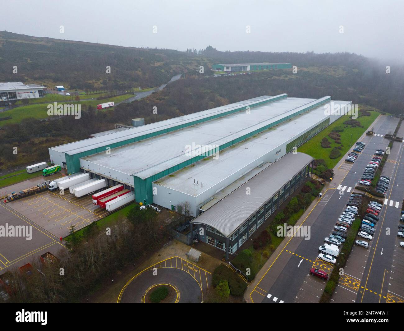 Gourock, Écosse, Royaume-Uni. 10 janvier 2023. Vue sur le centre de distribution Amazon de Gourock, Inverclyde. Amazon a annoncé que le centre était o Banque D'Images
