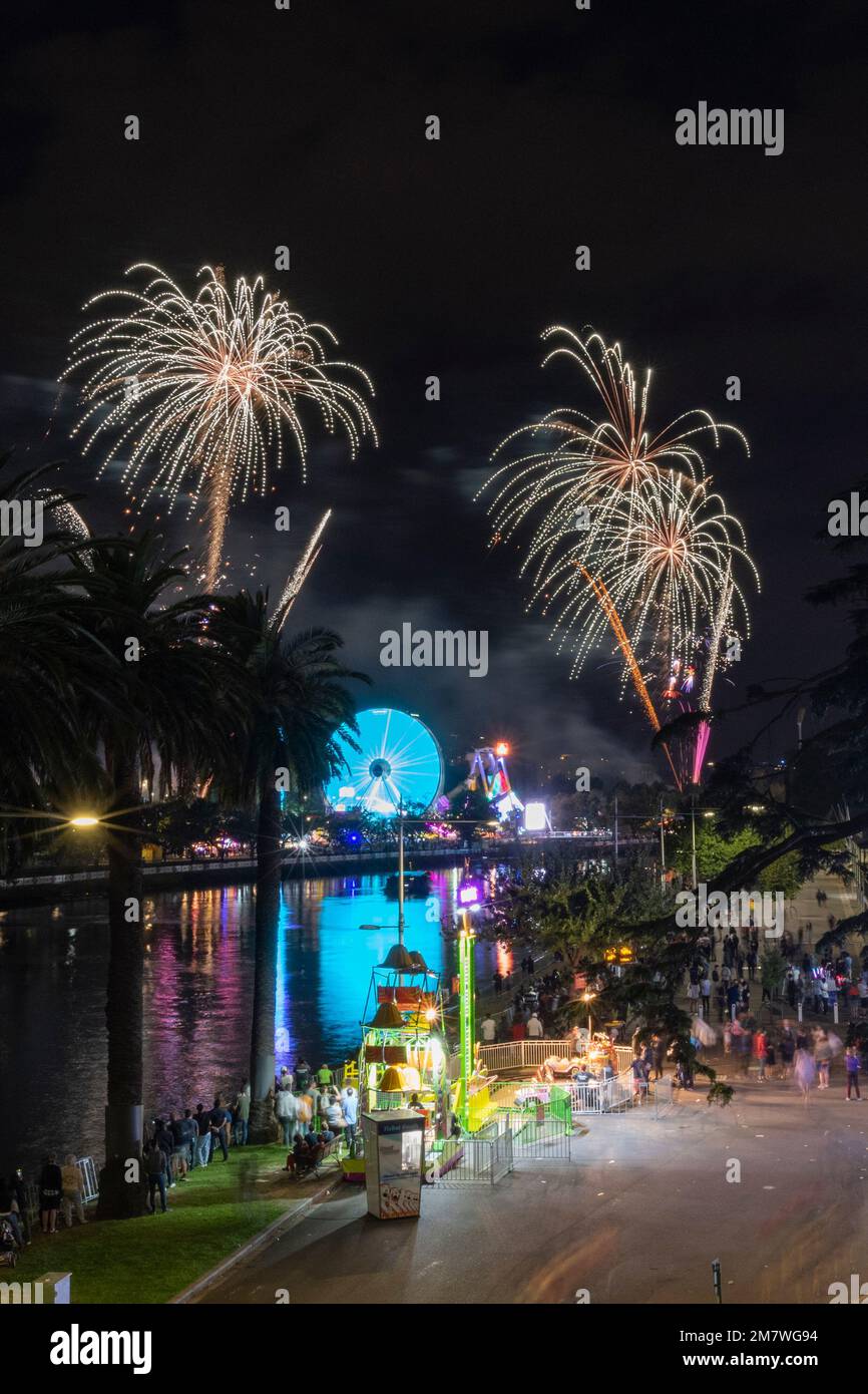 Feux d'artifice lors du festival Moomba de Melbourne. Banque D'Images