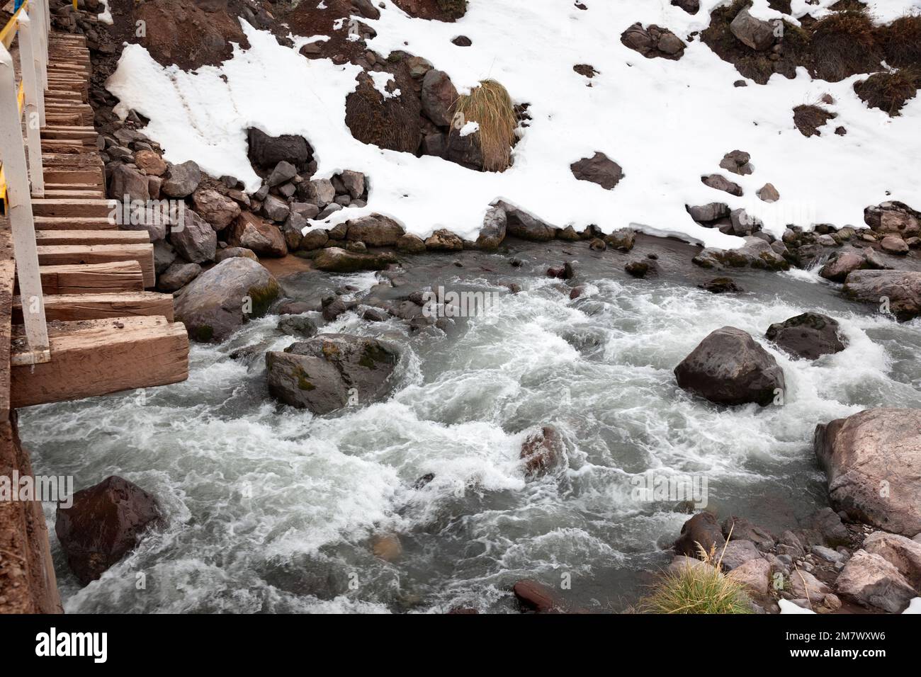 Rivière à Cajon del Maipo. Santiago du Chili Banque D'Images