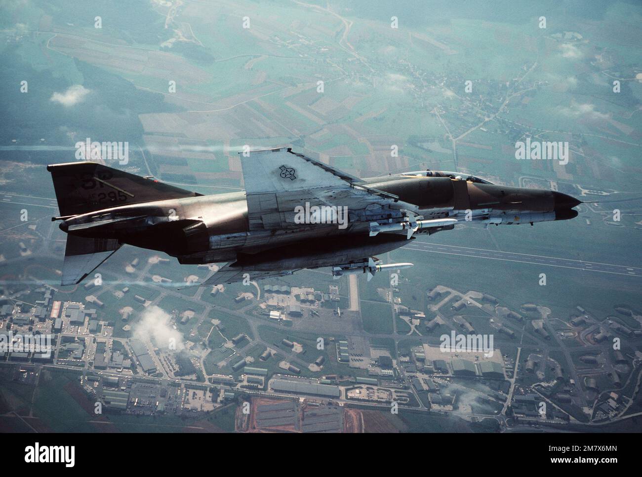 Vue du côté droit d'un F-4G Phantom II Wild Weasel armé d'un missile air-surface Shrike AGM-45A. Base: Spangdahlem Air base État: Rheinland-Pfalz pays: Allemagne / Allemagne (DEU) Banque D'Images