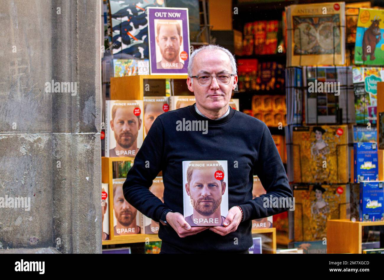 Dundee, Tayside, Écosse, Royaume-Uni. 11th janvier 2023. Le magasin de livres de Waterstone, à Dundee en Écosse, fait la promotion du duc de Sussex le livre du prince Harry, « Spare », à moitié prix, dans les ventes du 2023 janvier. Crédit : Dundee Photographics/Alamy Live News Banque D'Images