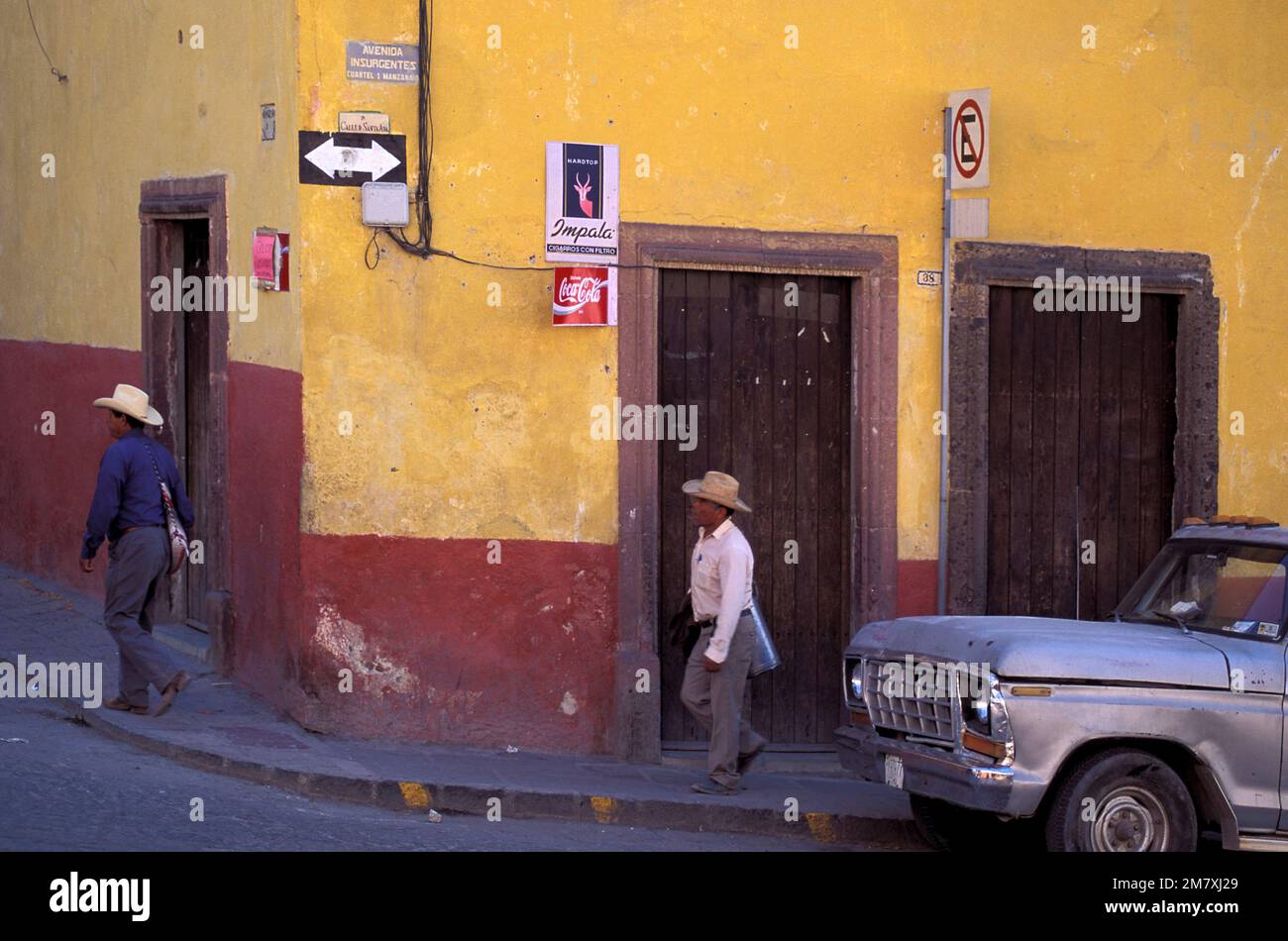 Rue étroite, ville historique de San Miguel de Allende, Estado de Guanajuato, Mexique Banque D'Images