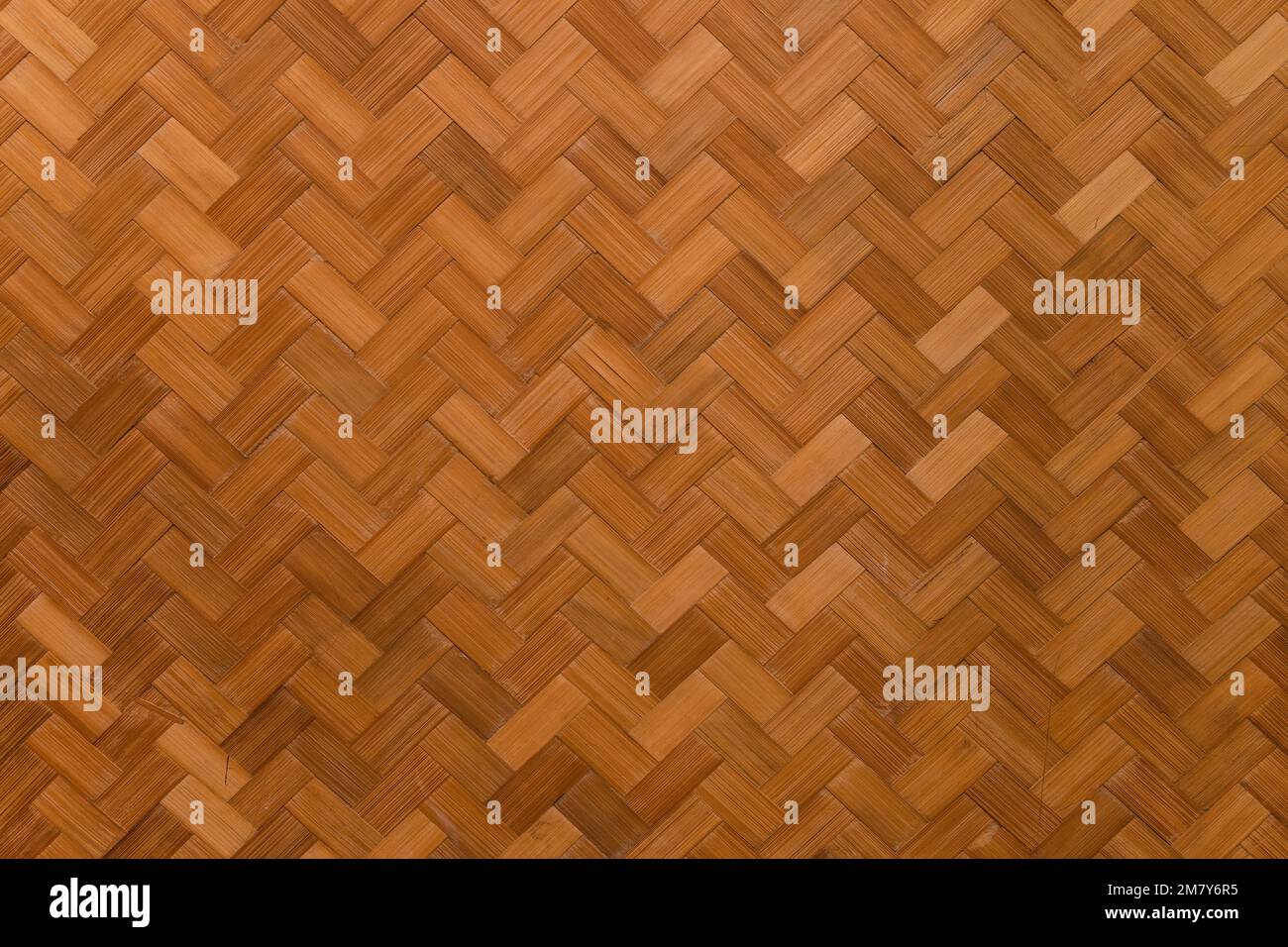 Motif en bambou tissé orange. Texture d'arrière-plan, gros plan. Banque D'Images