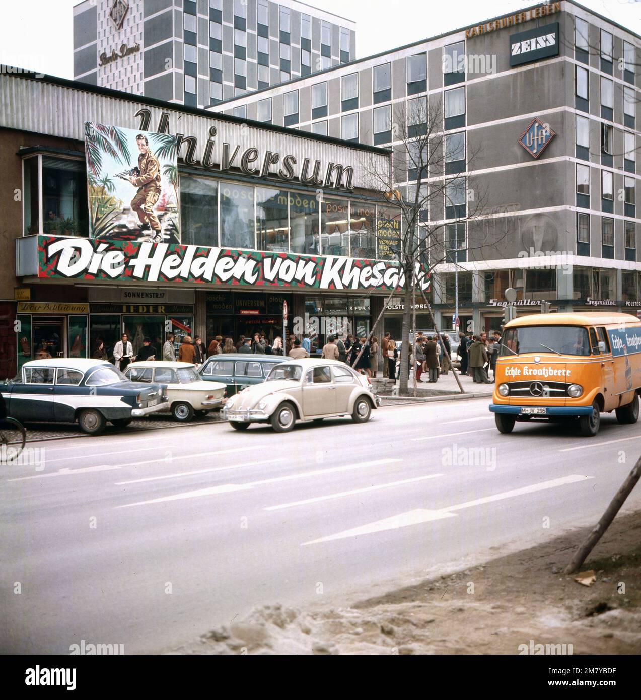 Die Revolte, Fernsehfilm, Deutschland 1969, Regie: Reinhard Hauff, Szenenfoto in der Innenstadt von München, wahrscheinlich Sonnenstraße. Banque D'Images