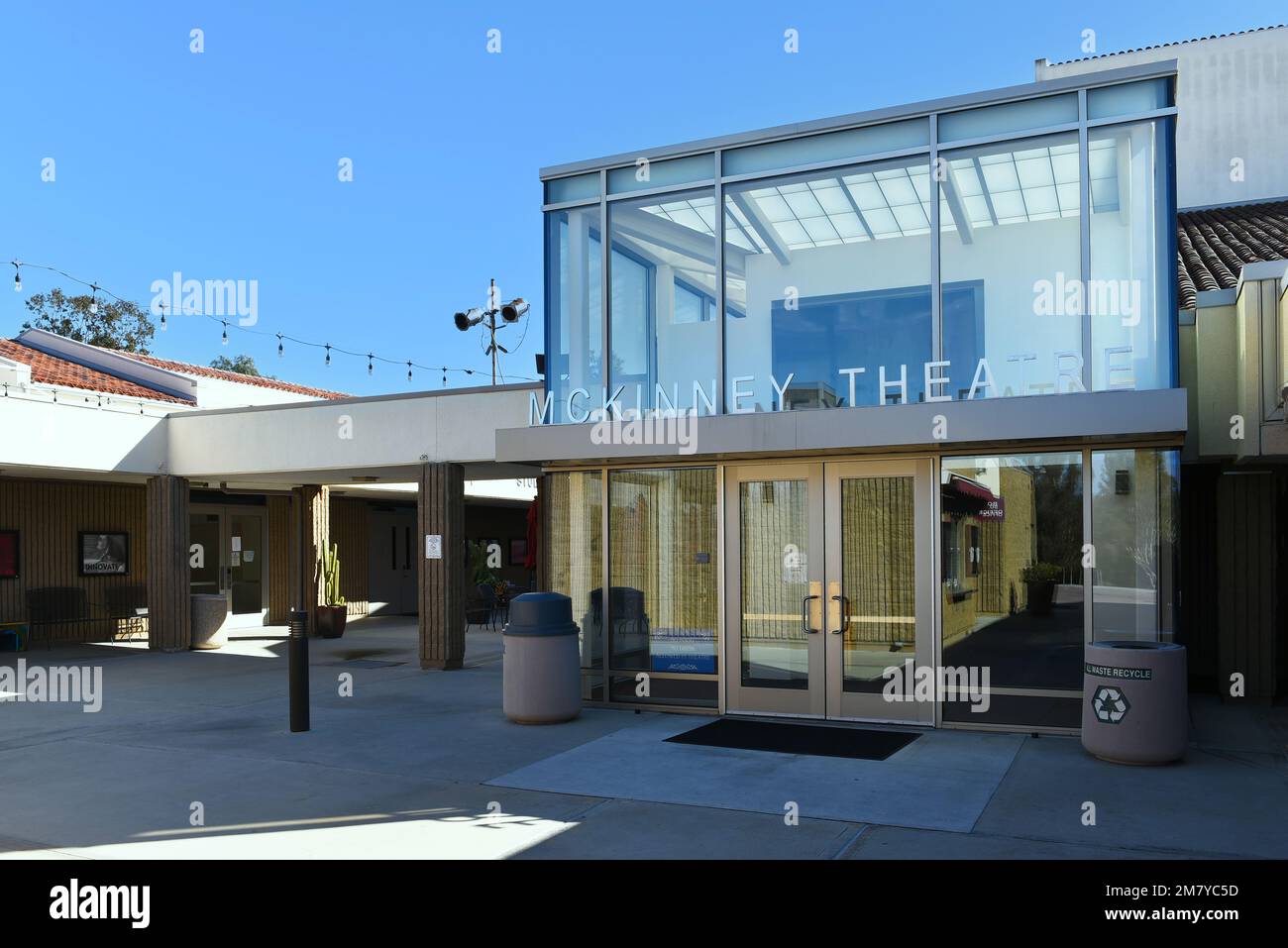 MISSION VIEJO, CALIFORNIE - 8 JANV. 2023 : le théâtre McKinney dans le complexe des beaux-arts, sur le campus de Saddleback College. Banque D'Images
