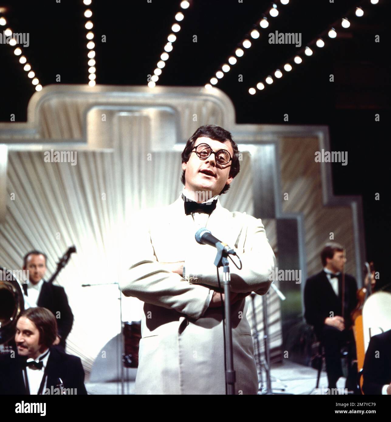 Sylvester-Show 1975, Unterhaltungsshow zum Jahreswechsel, Deutschland 1975, Mitwirkende: Pasadena Roof Orchestra mit Sänger John Pazz Parry Banque D'Images