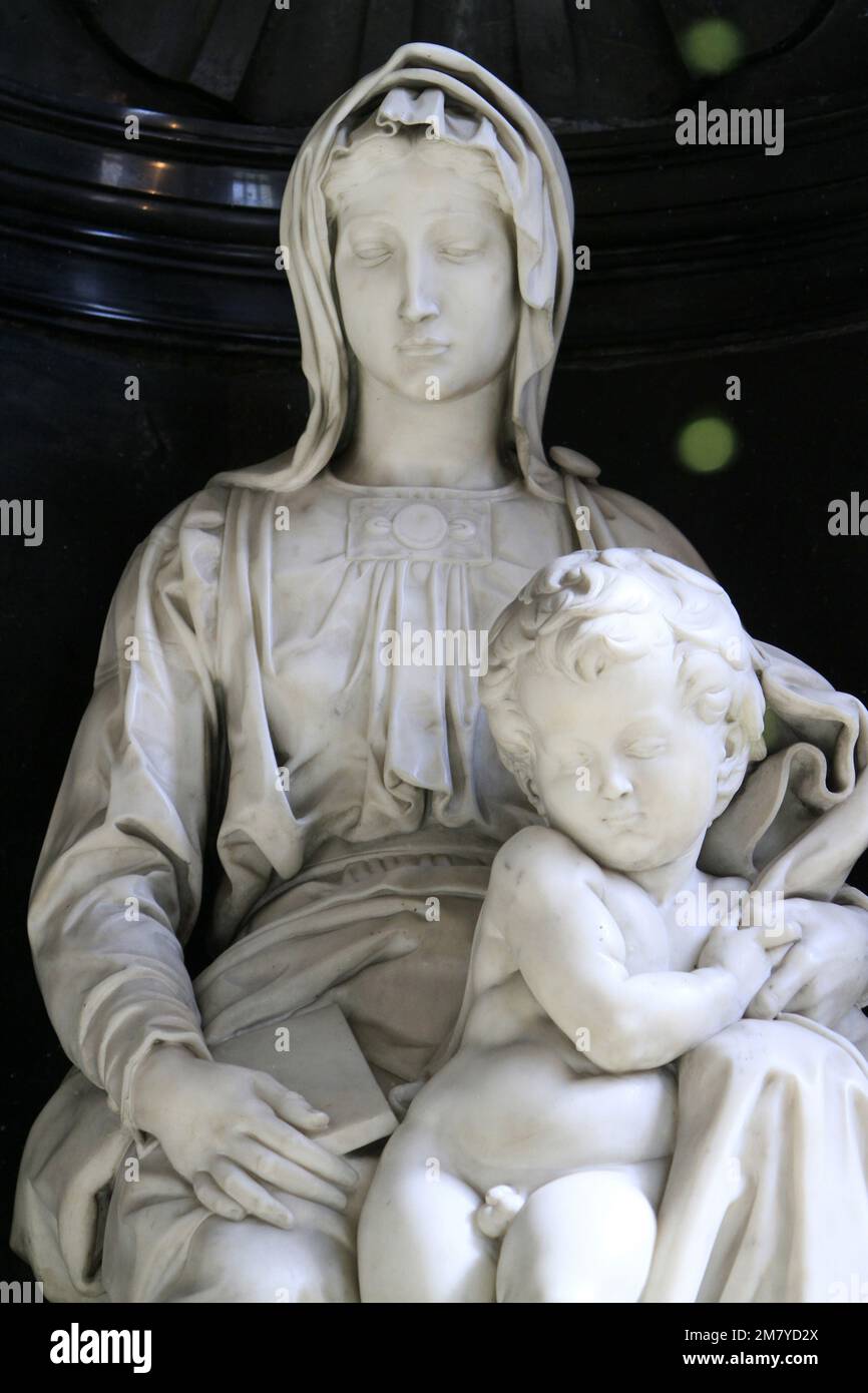 La Vierge et l'enfant de Michel-Ange. 1504. Église de notre-Dame. Bruges. Belgique. Europe. Banque D'Images