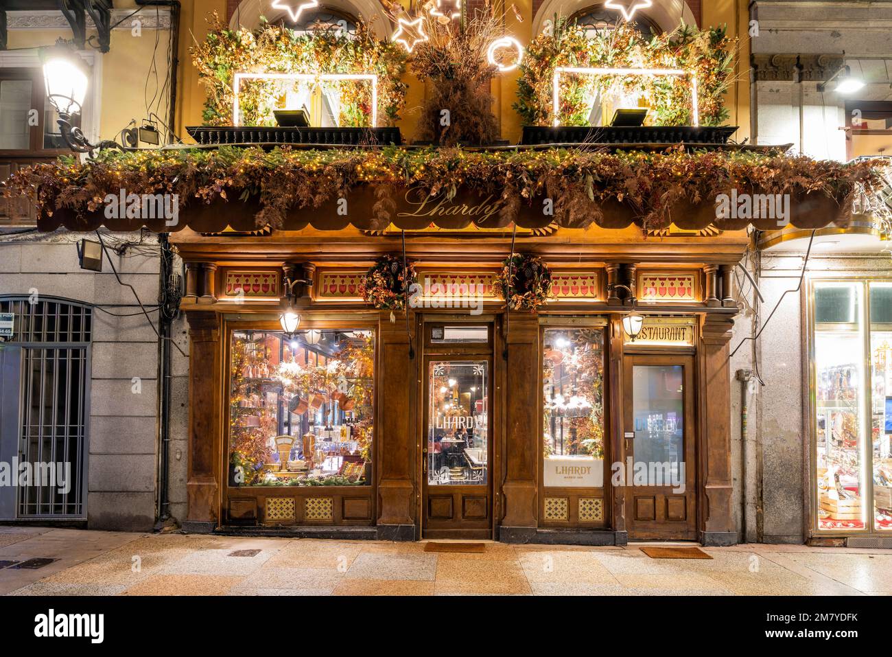 Restaurant Lhardy orné de lumières de Noël, Madrid, Espagne Banque D'Images