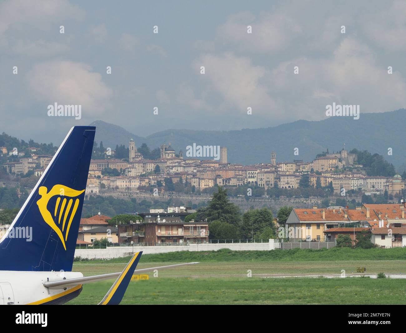 BERGAME, ITALIE - VERS AOÛT 2022 : Ryanair Boeing 737-8AS stationné à l'aéroport Banque D'Images