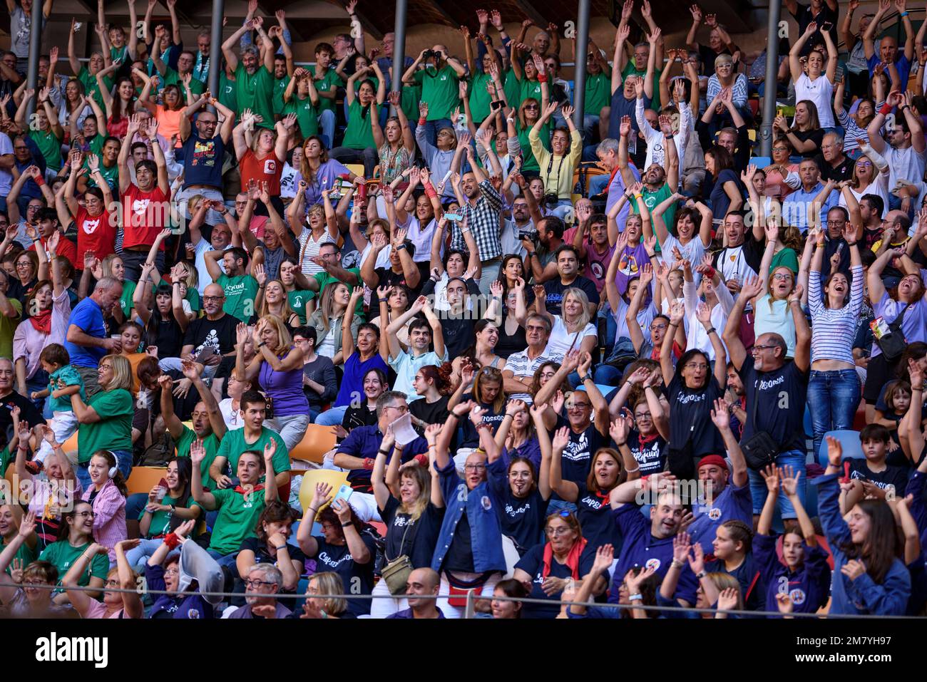 Consens de Castells de Tarragone 2022 (concours de Castells de Tarragone). Concours du dimanche. Spectateurs dans les stands (Tarragone, Catalogne, Espagne) Banque D'Images