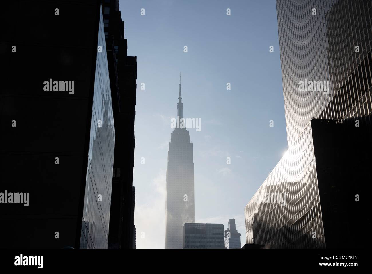 Vue imprenable sur l'Empire State Building sur 34th Street, Midtown Manhattan, New York, Etats-Unis Banque D'Images