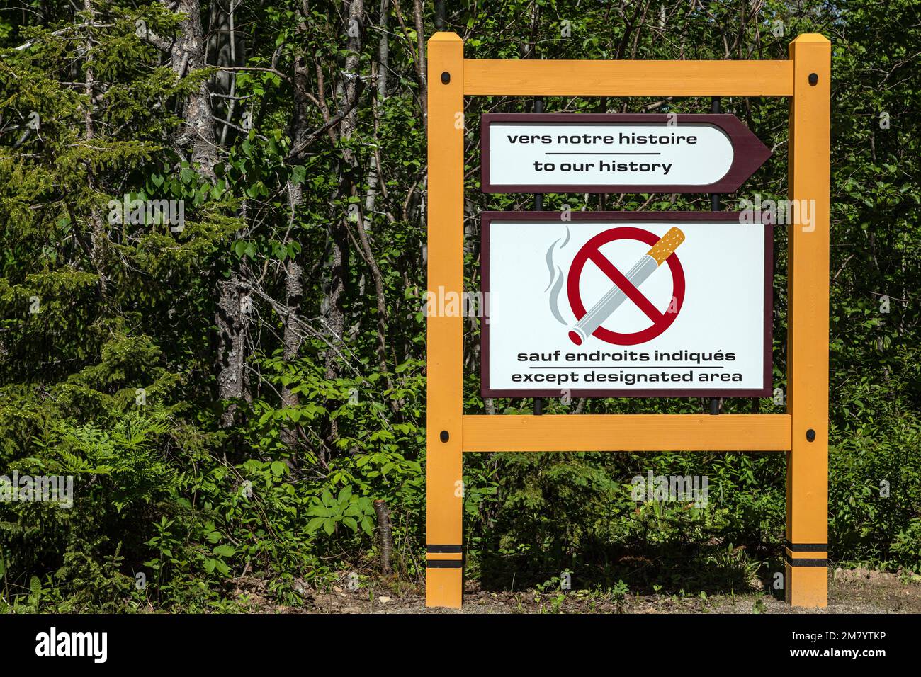 Il EST INTERDIT DE FUMER SAUF DANS L'ENDROIT PRÉVU POUR QUE FINS, VILLAGE HISTORIQUE ACADIEN, Bertrand, Nouveau-Brunswick, Canada, AMÉRIQUE DU NORD Banque D'Images