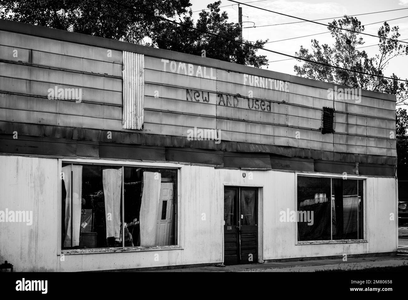 Magasin de meubles ancien et abandonné dans le centre-ville de Tomball Banque D'Images