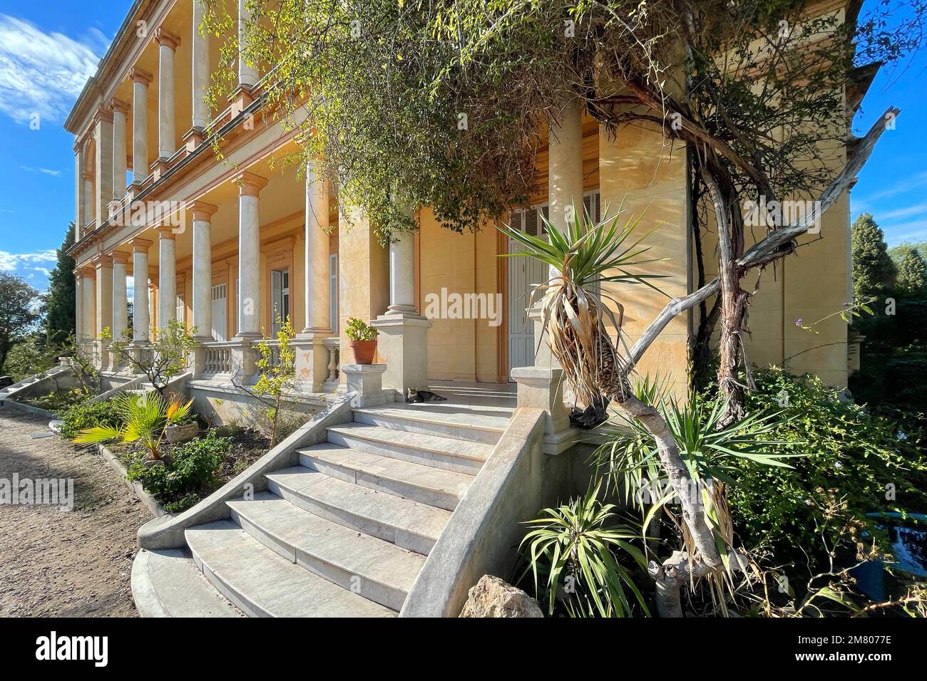 VILLA AURELIENNE, MAISON DE VACANCES DE 19TH ANS À L'ARCHITECTURE NÉOCLASSIQUE ITALIENNE CLASSÉE MONUMENT HISTORIQUE, PARC AURÉLIEN, FREJUS, VAR, FRANCE Banque D'Images