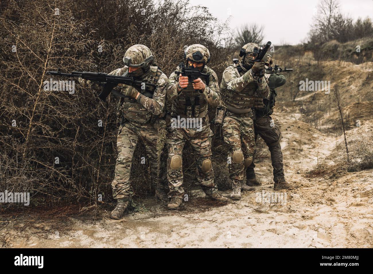 Groupe de soldats avant l'attaque Banque D'Images