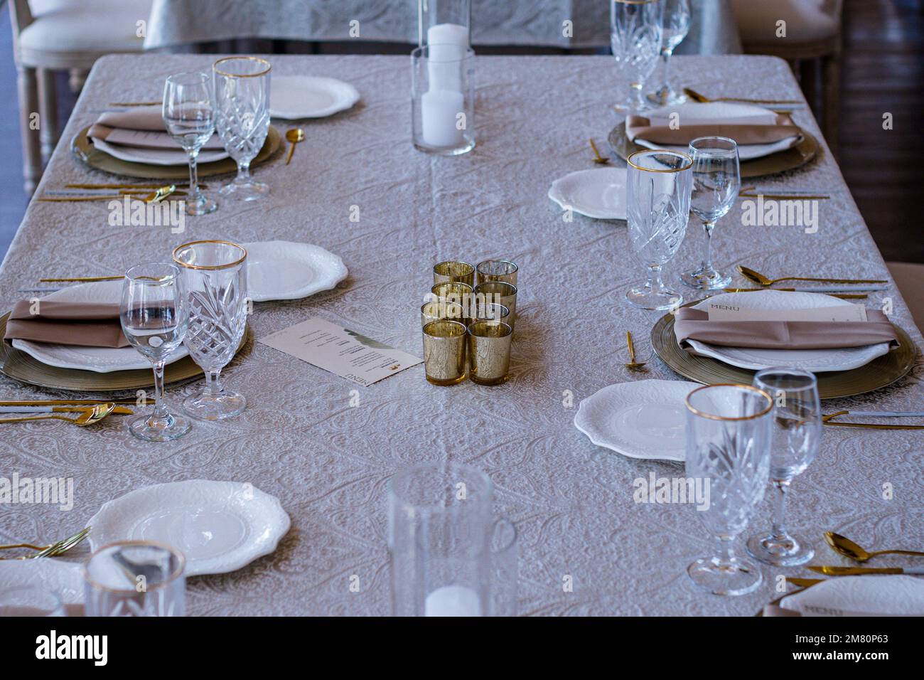 Kenyan images de mariage photos mise en place Rigs Accessoires Détails nourriture robe de mariée robes couple mariée anneaux chaussures à l'extérieur à l'intérieur sauvage bushepic Banque D'Images