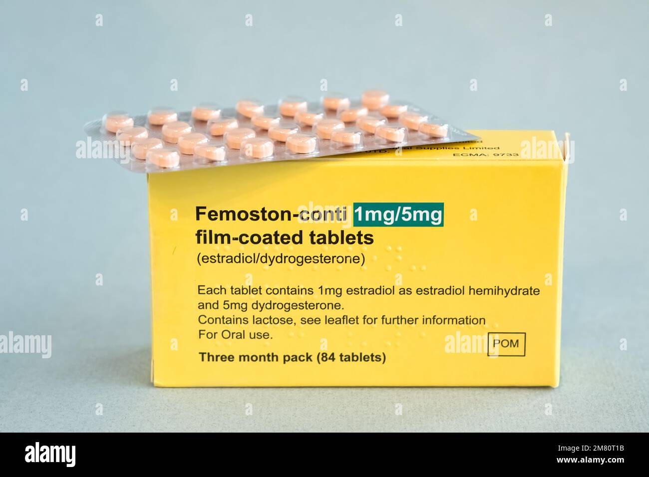 Une boîte du médicament d'ordonnance Femoston conti utilisé pour traiter la THS chez la femme ménopausique. Chaque comprimé contient Estradiol hemihydraté et Dydrogesteron Banque D'Images