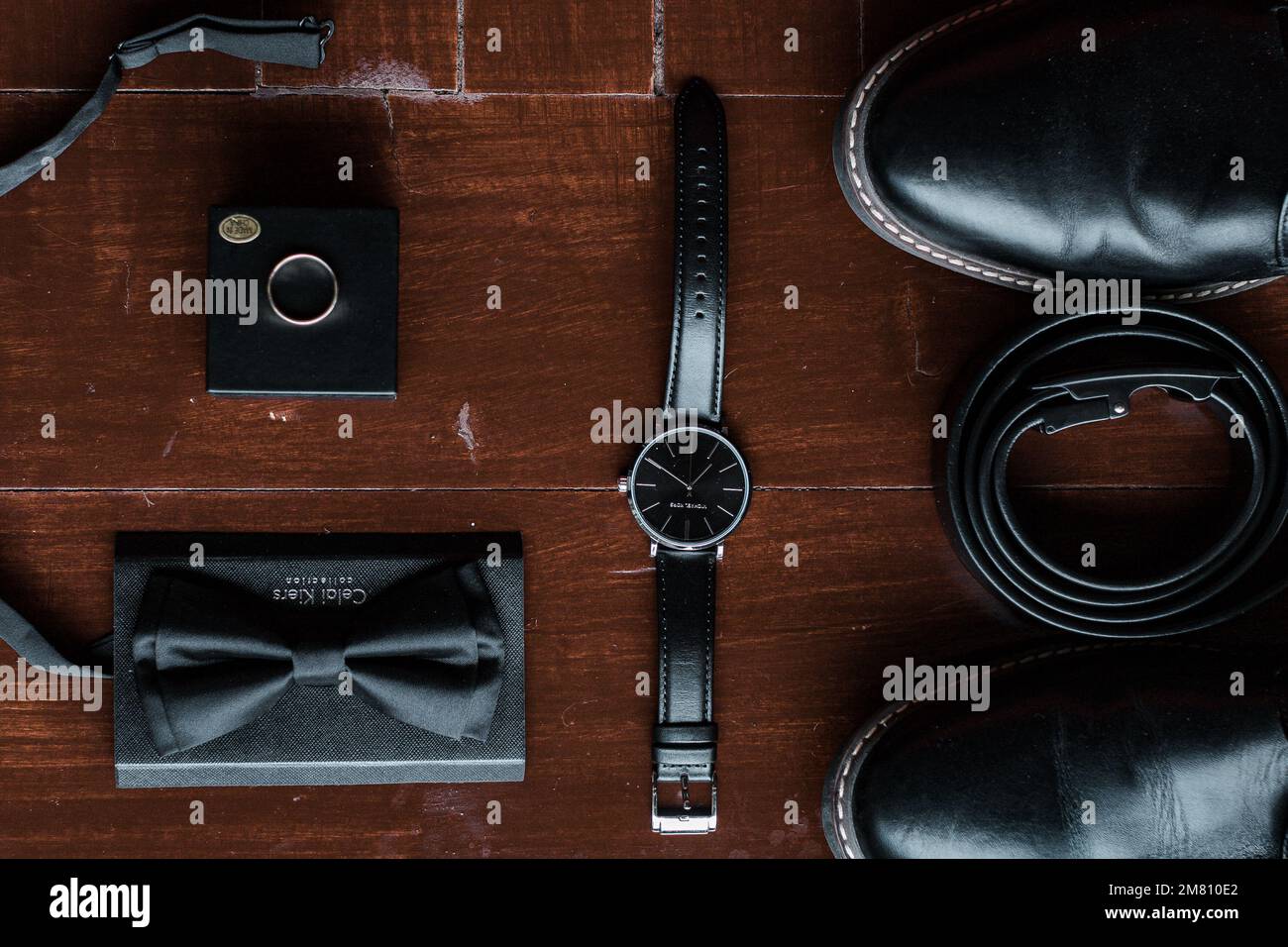 Kenyan images de mariage photos mise en place Rigs Accessoires Détails nourriture robe de mariée robes couple mariée anneaux chaussures à l'extérieur à l'intérieur sauvage bushepic Banque D'Images