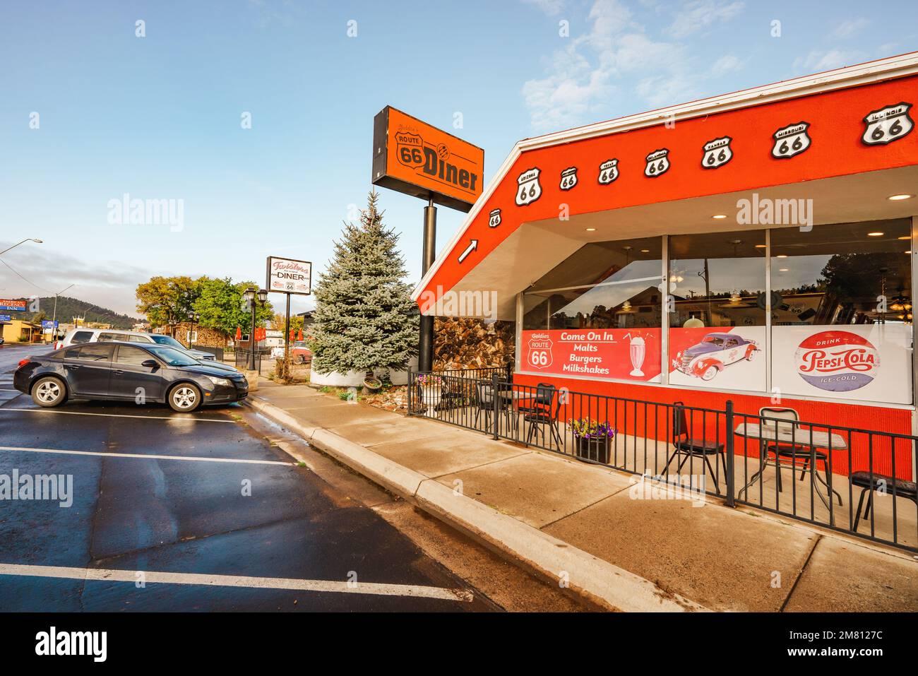 Williams, Arizona, États-Unis - 27 septembre 2021 Goldies route 66 Diner, ambiance décontractée avec restaurant style années 60 dans la ville de Williams, situé près du bas Banque D'Images
