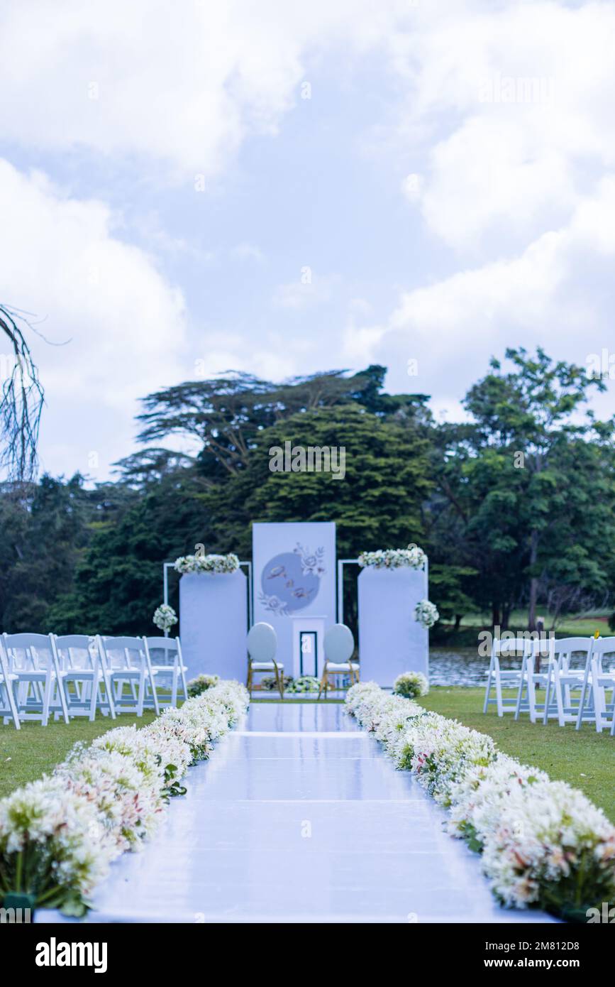 Kenyan images de mariage photos mise en place Rigs Accessoires Détails nourriture robe de mariée robes couple mariée anneaux chaussures à l'extérieur à l'intérieur sauvage bushepic Banque D'Images