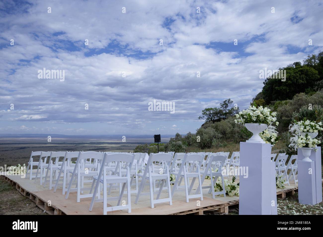 Kenyan images de mariage photos mise en place Rigs Accessoires Détails nourriture robe de mariée robes couple mariée anneaux chaussures à l'extérieur à l'intérieur sauvage bushepic Banque D'Images