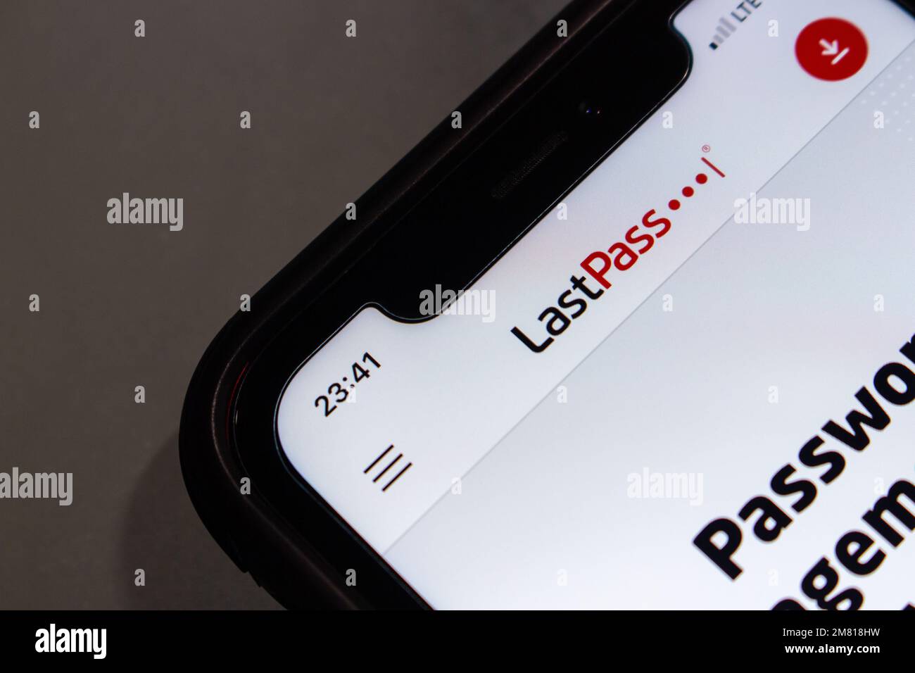 Logo de LastPass dans son site web sur iPhone. LastPass est un gestionnaire de mots de passe distribué sous forme d'abonnement et modèle freemium avec des fonctionnalités limitées Banque D'Images