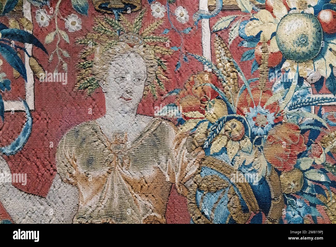 Détail de la tapisserie médiévale du 16th siècle, avec la déesse Cere. Bruxelles 1560, laine, soie, argent et fil doré-argent. Château de Wawel Cracovie Pologne Banque D'Images