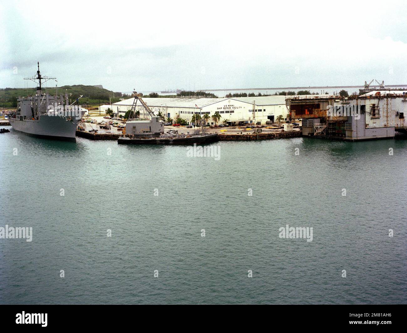 Une vue à tribord de l'arc des magasins de combat navire USS NIAGARA ...