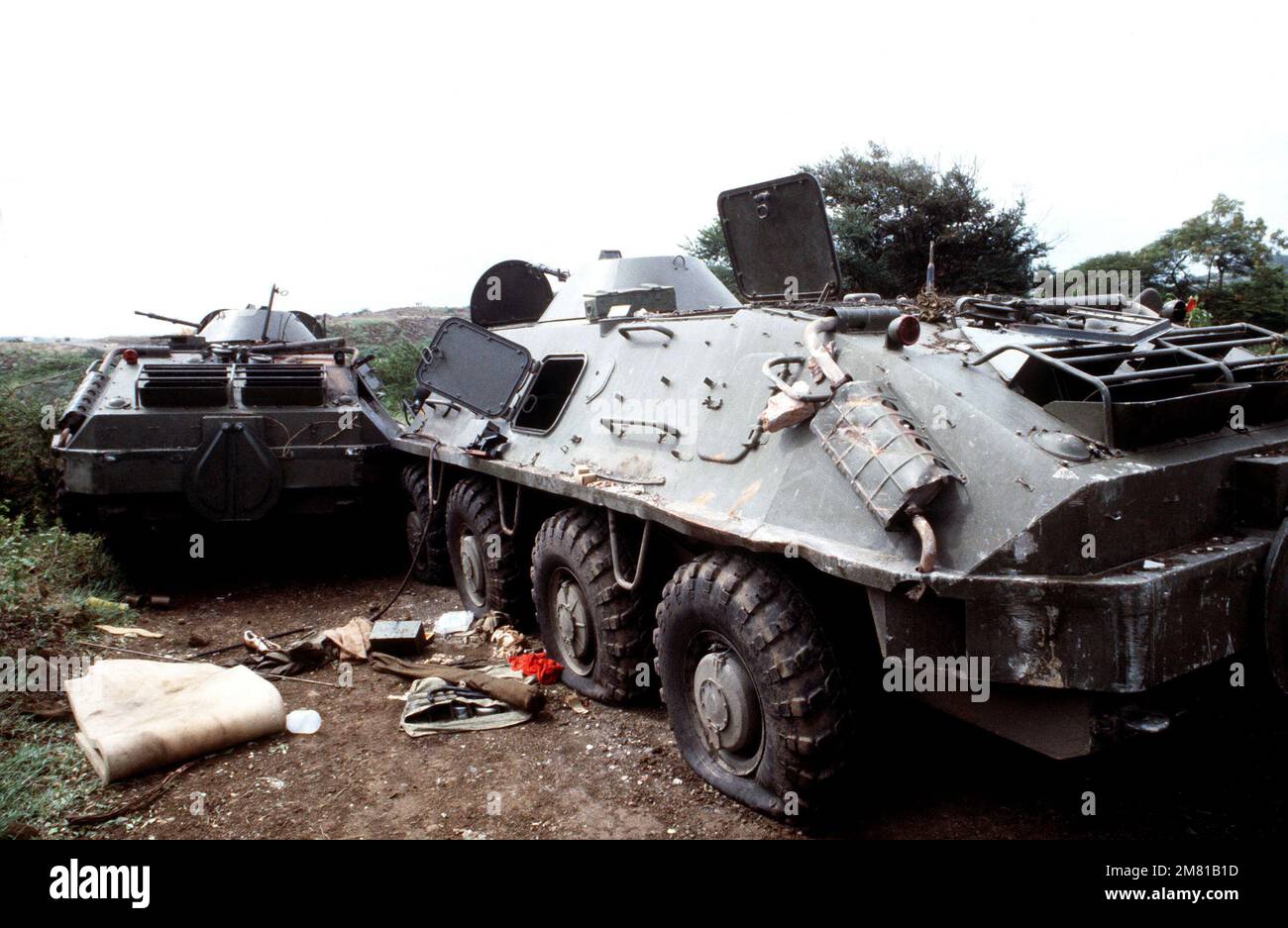 Le BTR-60 soviétique a saisi des véhicules blindés de transport de personnel par le personnel militaire américain pendant l'opération DE FURIE URGENTE. Objet opération/série: FUREUR D'URGENCE pays: Grenade (GRD) Banque D'Images