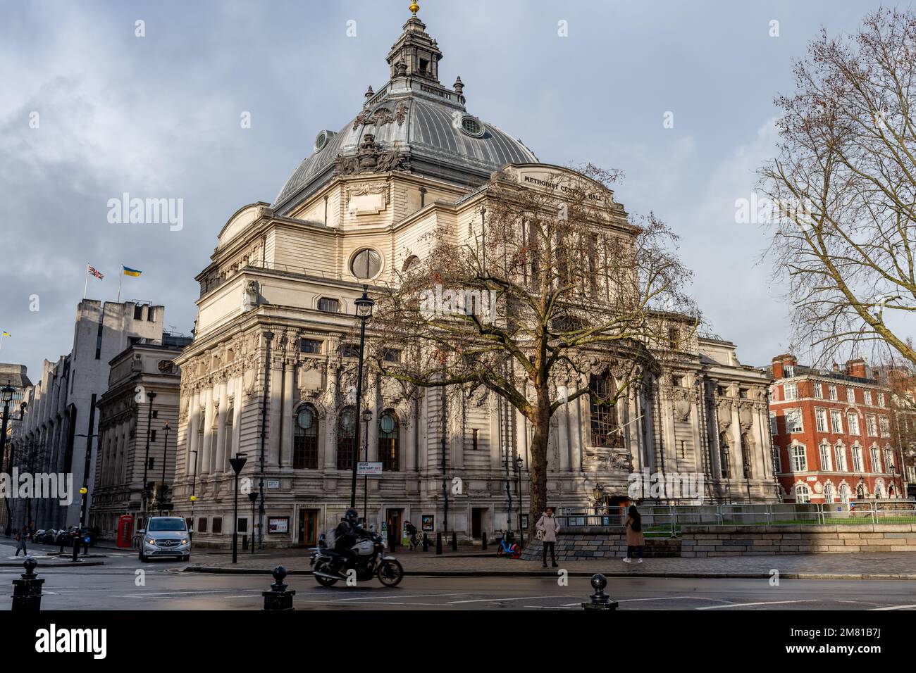 Londres. ROYAUME-UNI- 01.08.2023. Vue sur la rue du Methodist Central Hall Westminster. Banque D'Images