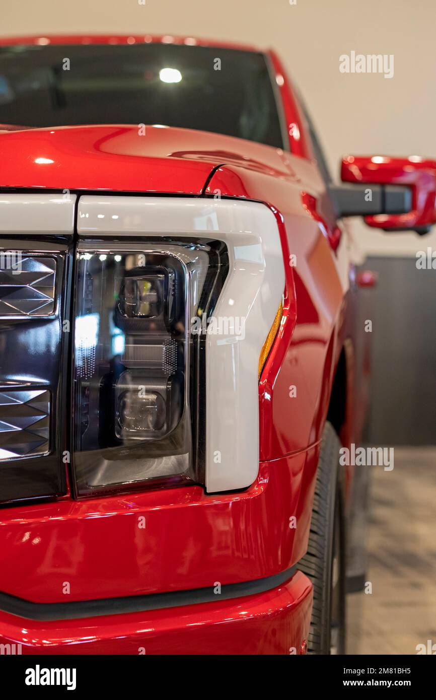 Pontiac, Michigan, États-Unis. 11th janvier 2023. Le camion électrique Ford F-150 Lightning a été nommé gagnant du prix du camion nord-américain de l'année. Les prix annuels de voiture, camion et véhicule utilitaire nord-américain de l'année (NACTOY) sont jugés par un panel de 50 journalistes automobiles professionnels. Tous les finalistes pour le véhicule utilitaire de l'année étaient des véhicules électriques. Crédit : Jim West/Alay Live News Banque D'Images