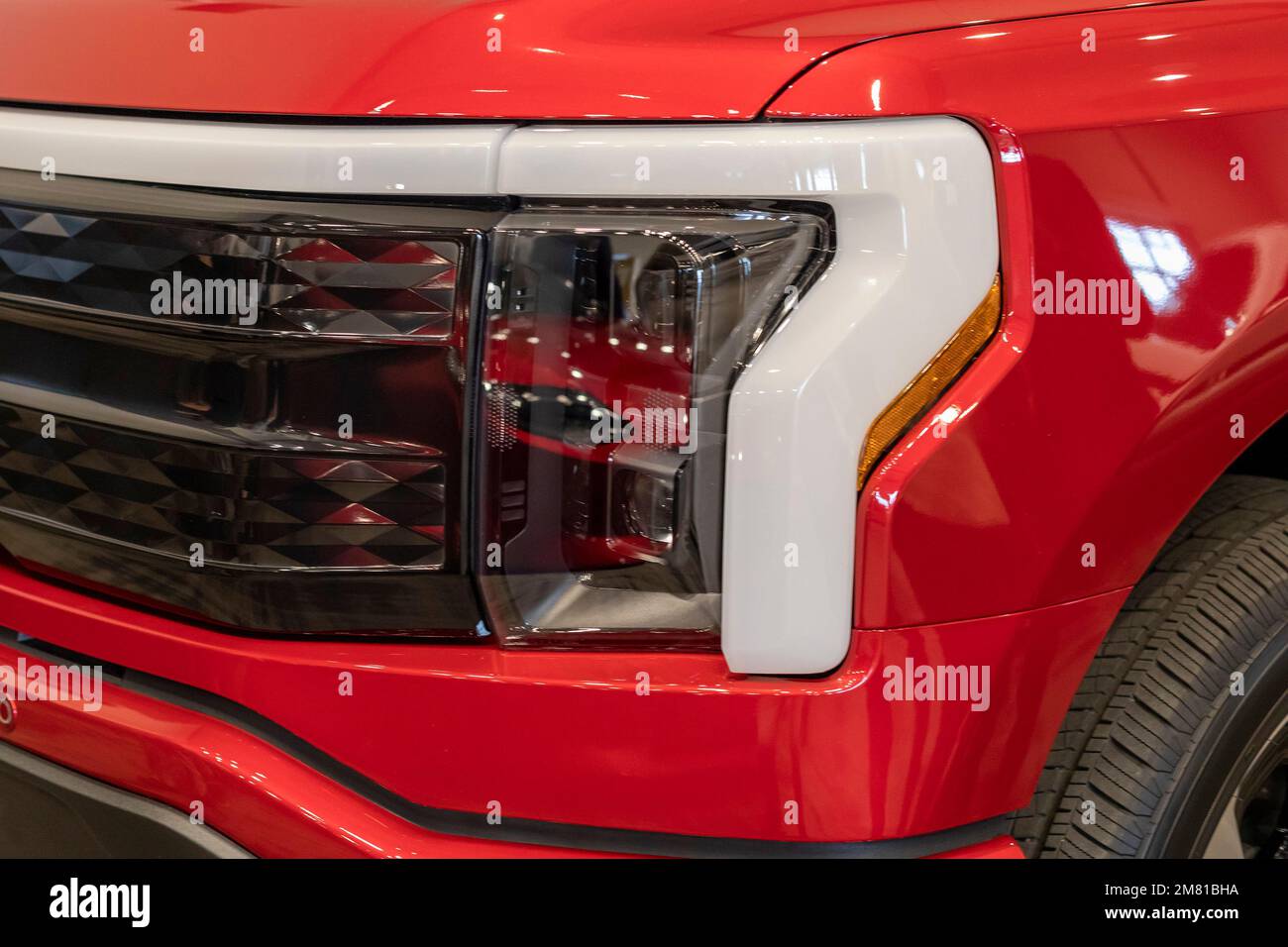 Pontiac, Michigan, États-Unis. 11th janvier 2023. Le camion électrique Ford F-150 Lightning a été nommé gagnant du prix du camion nord-américain de l'année. Les prix annuels de voiture, camion et véhicule utilitaire nord-américain de l'année (NACTOY) sont jugés par un panel de 50 journalistes automobiles professionnels. Tous les finalistes pour le véhicule utilitaire de l'année étaient des véhicules électriques. Crédit : Jim West/Alay Live News Banque D'Images